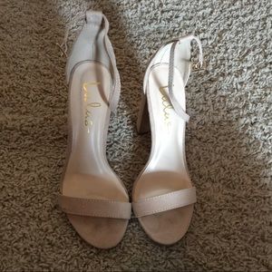 Tan chunky heels 👡